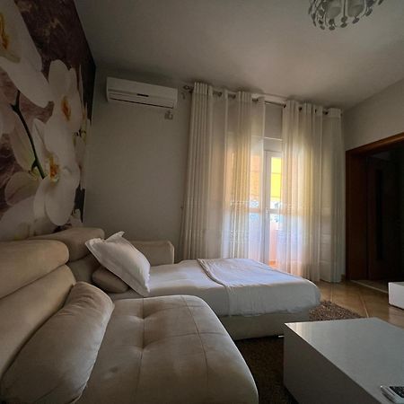 Sunkissed Centre Apartment Vlorë Εξωτερικό φωτογραφία