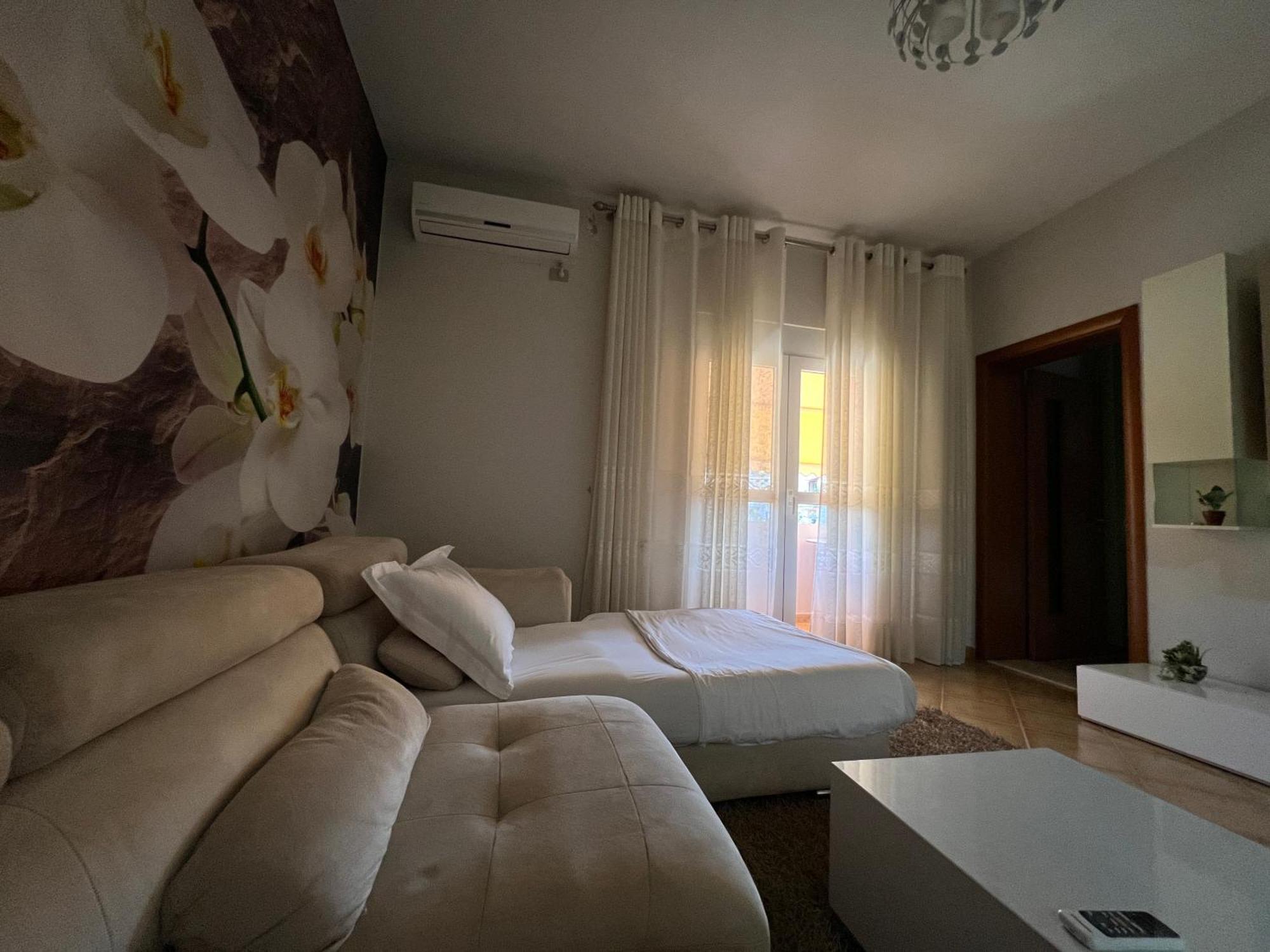 Sunkissed Centre Apartment Vlorë Εξωτερικό φωτογραφία